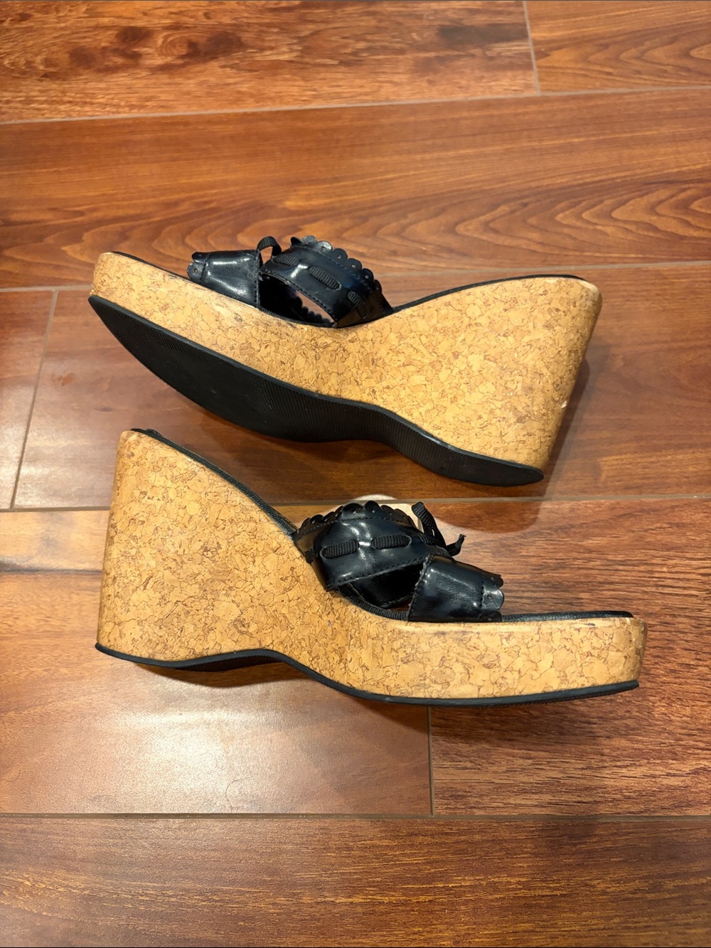 ellemenno Black Knotted Scalloped Cork Wedge Slides - Picture 6 of 10